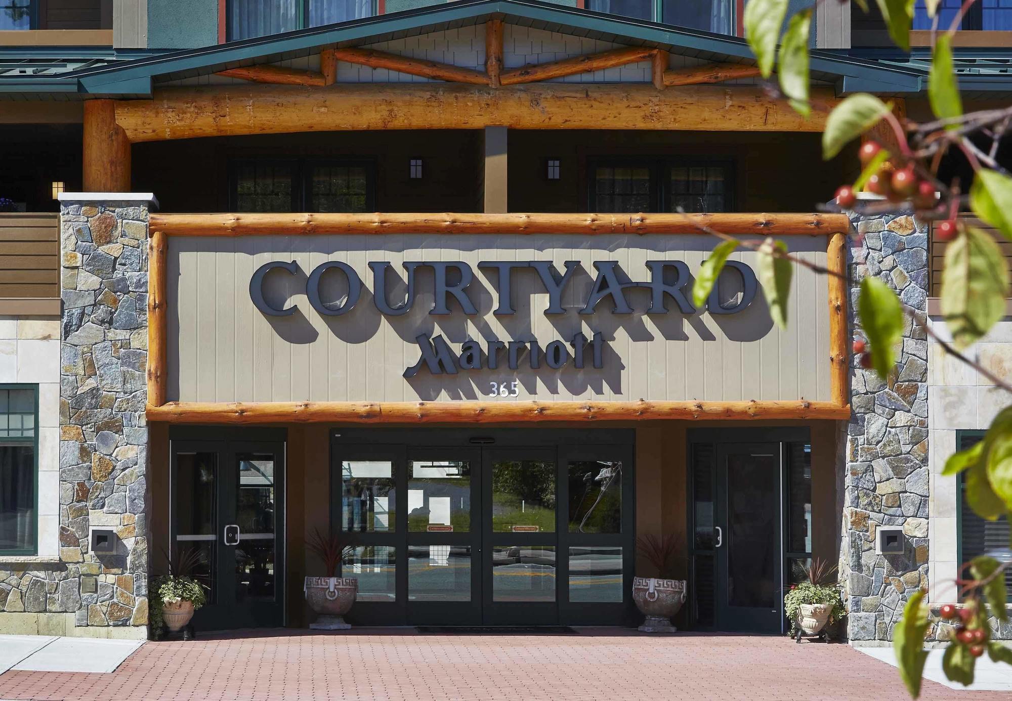 Courtyard By Marriott Lake George Exterior photo